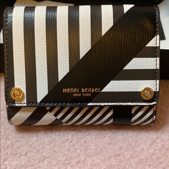 Henri Bendel Monochrome Striped Card Holder - Picture 5 of 13